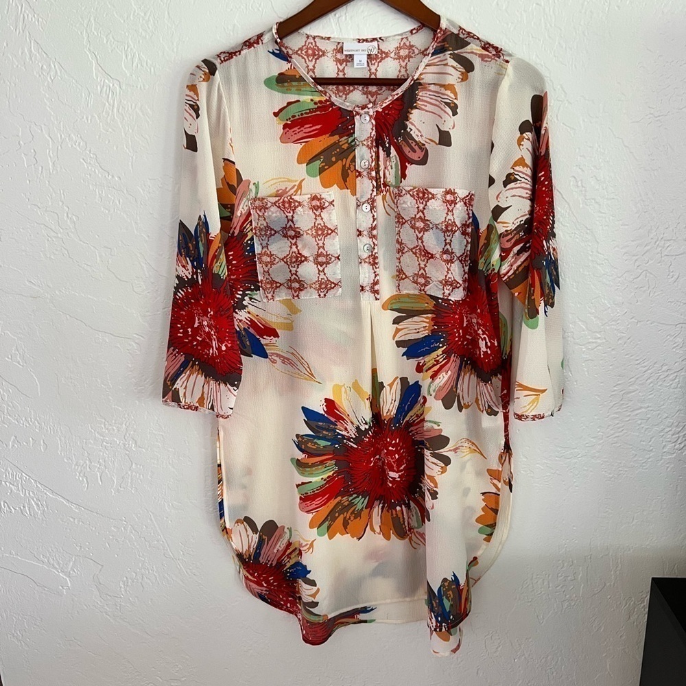 Westport 1962 women’s top size M in a gorgeous floral print!